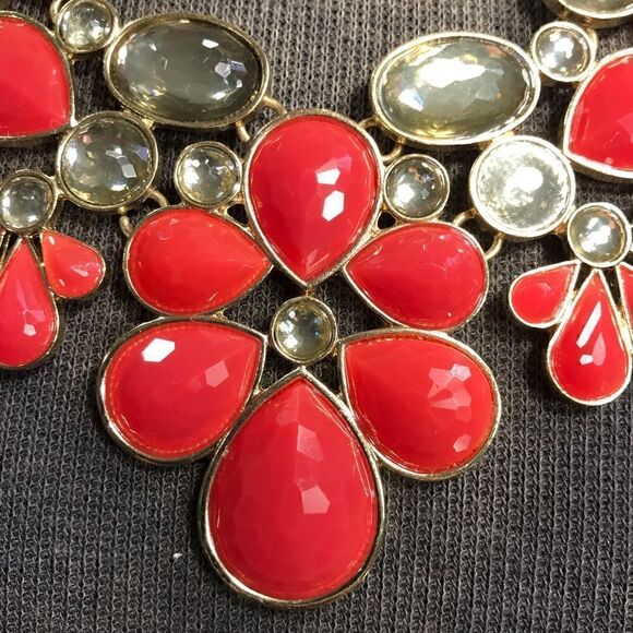 FRANCESCA’S BOUTIQUE coral statement necklace EUC - Picture 5 of 6